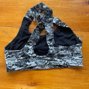 Lululemon Cross-Back Sports Bra Size 8 - No Pads